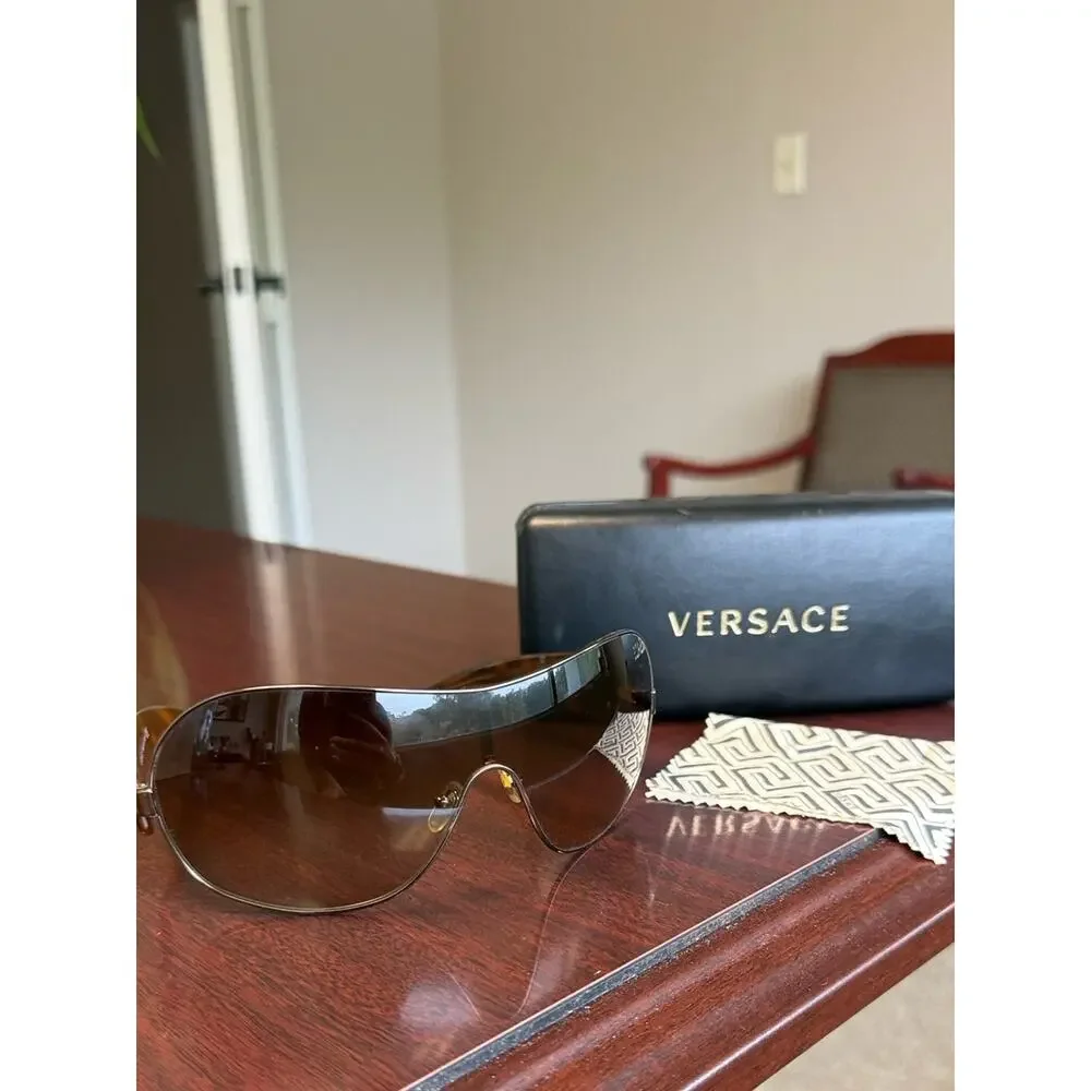 Vintage Y2K Versace 2061-B Tortoiseshell Shield Sunglasses Brown Gradient Lenses